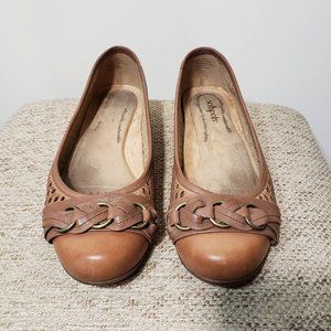 Comfortiva Softspots Posie Flats (Sand/Size 8WW)